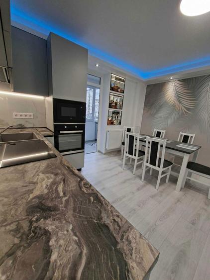 Vand apartament modern renovat la parter pe Aluminei - 1