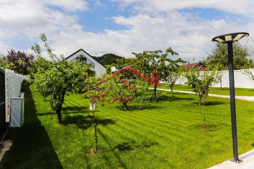 Casă cu 11 camere cu Teren 1227 Mp în Breaza de Sus