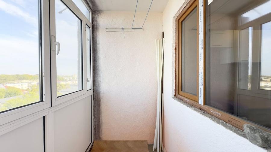 Apartament cu 3 camere semidecomandat în Rahova