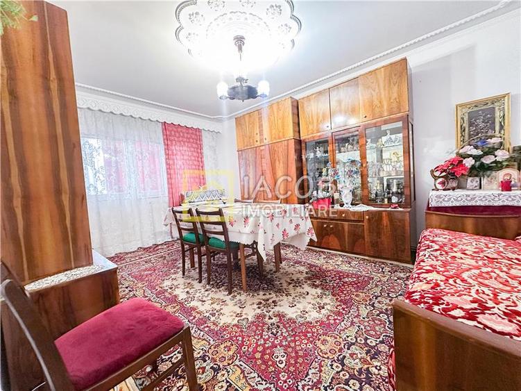 3 camere decomandate, 22 Decembrie - 6