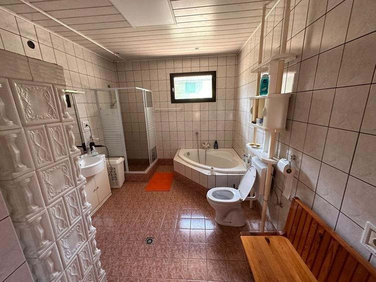 Casă cu 4 camere în Zorlențu Mare
