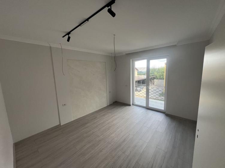 Casă cu 4 camere în Moșnița Nouă