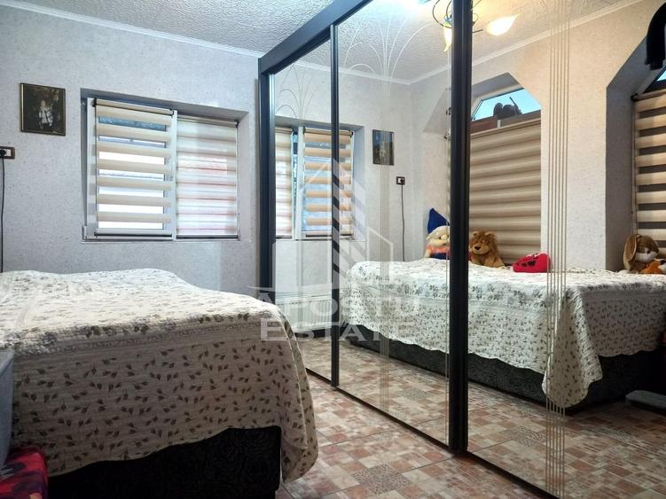 Casă individuală cu 8 camere cu Canalizare în Nord