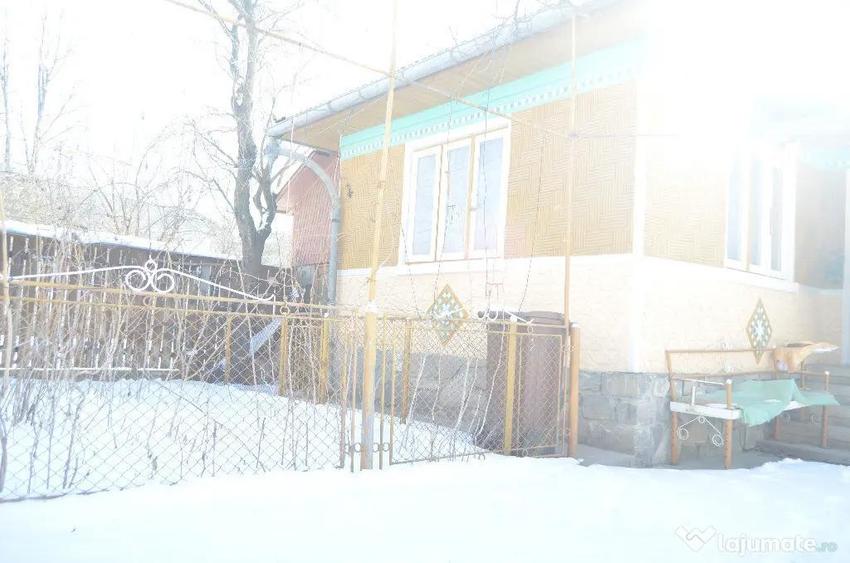 Casă cu 4 camere cu Teren 430 Mp în Podul Lung