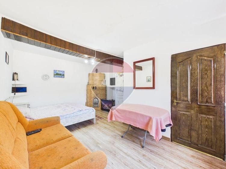 Hotel/Pensiune, de 4,535 mp, în Moroeni