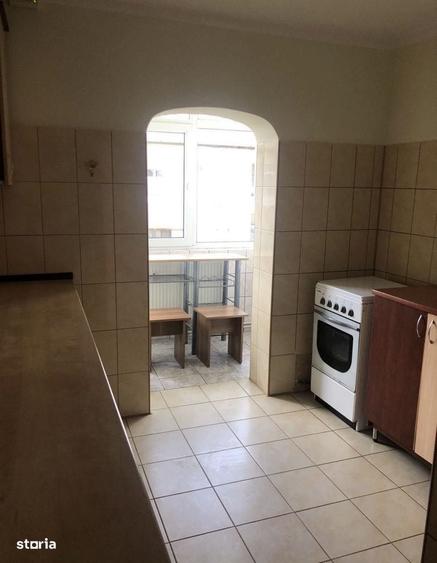 Apartament cu 3 camere decomandat în Baba-Dochia