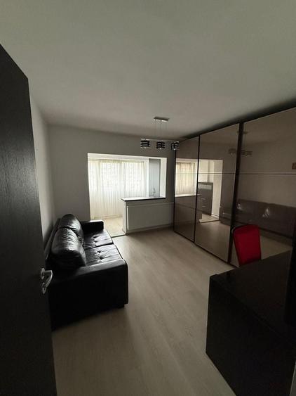 Apartament cu 3 camere decomandat în Banu Manta