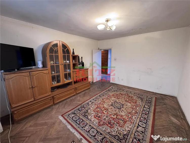 Apartament cu 3 camere decomandat în Zahana