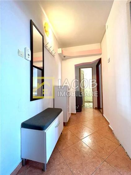 Apartament cu 2 camere decomandat, mobilat în Republicii
