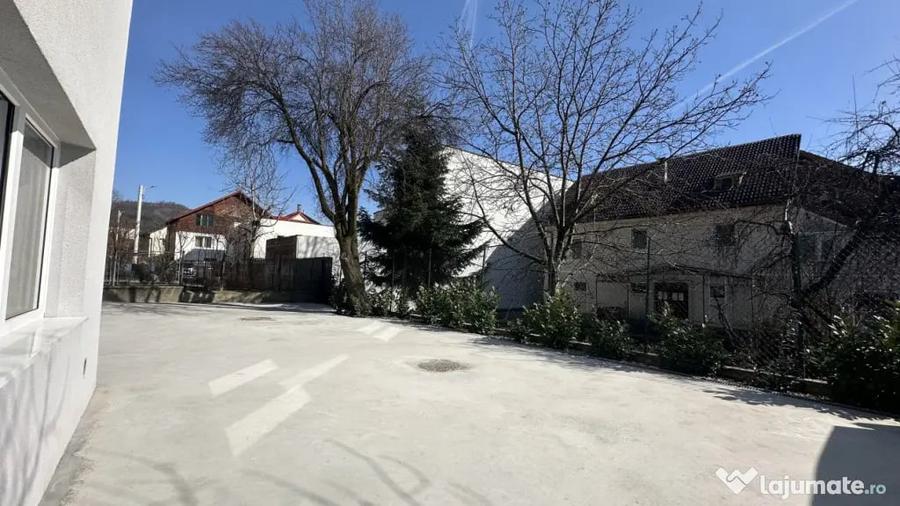 Casă cu 12 camere cu Teren 380 Mp în Orașul Vechi