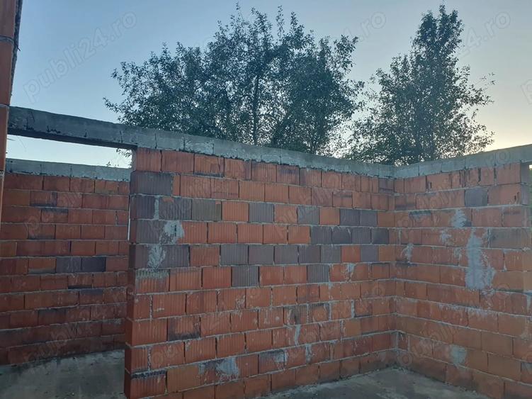 Casă cu 2 camere cu Teren 1142 Mp în Milova