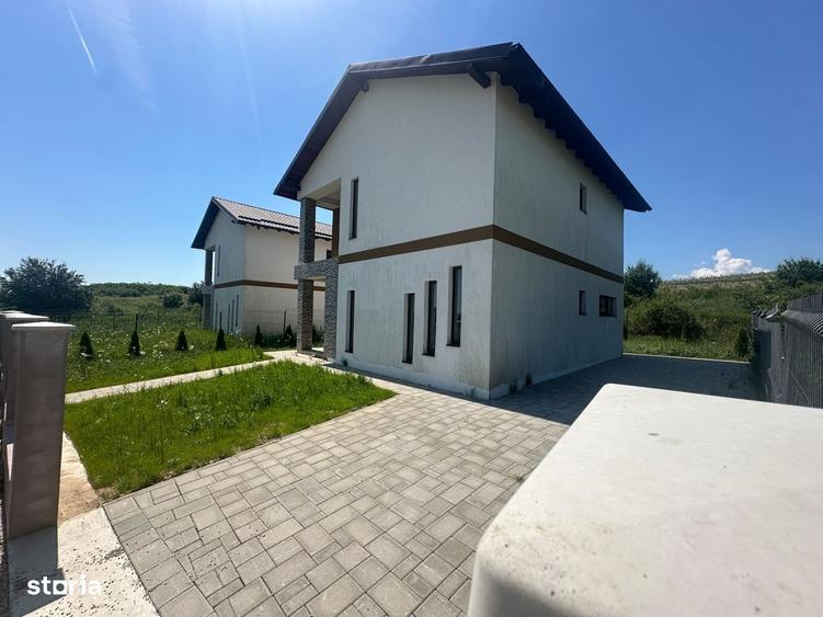 Casă cu 4 camere cu Teren 300 Mp în Câmpenești