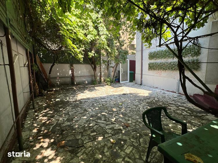 Casă cu 8 camere cu Teren 197 Mp în Iancului