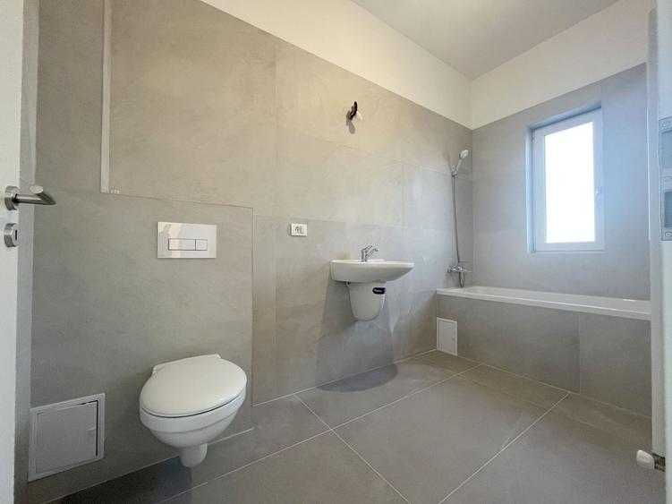 Apartament cu 3 camere decomandat în Torontalului