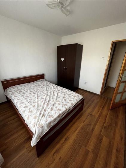 Apartament cu 4 camere semidecomandat în Rahova