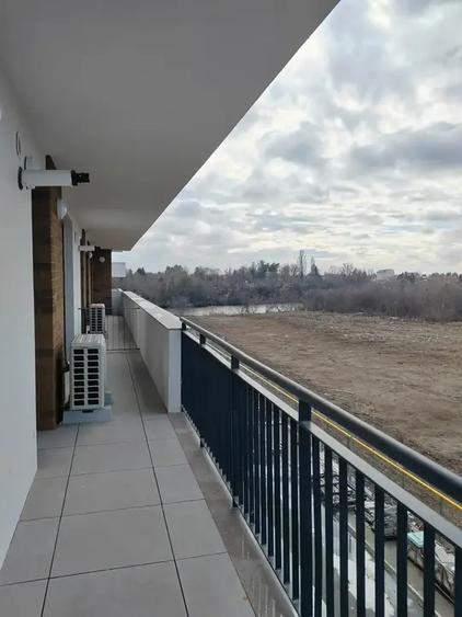Apartament cu 3 camere decomandat în Sisești