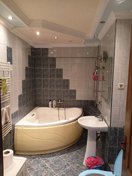 Apartament cu 2 camere decomandat în Traian