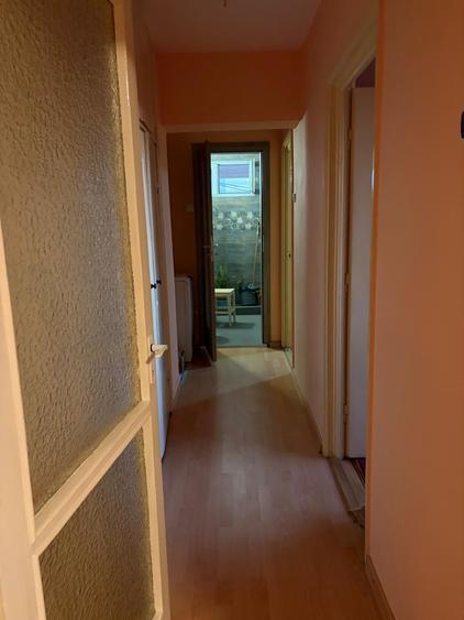 Apartament cu 3 camere semidecomandat în Titan