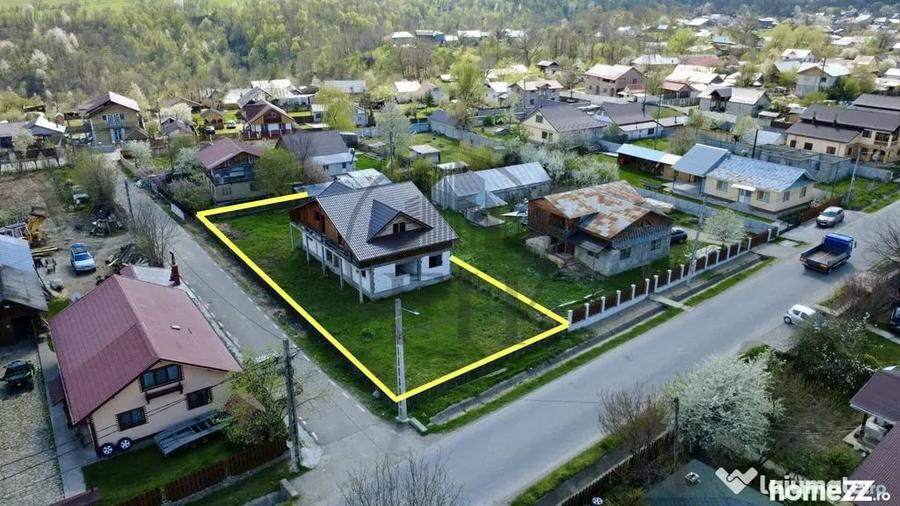 Casă cu 7 camere cu Teren 795 Mp în Năruja