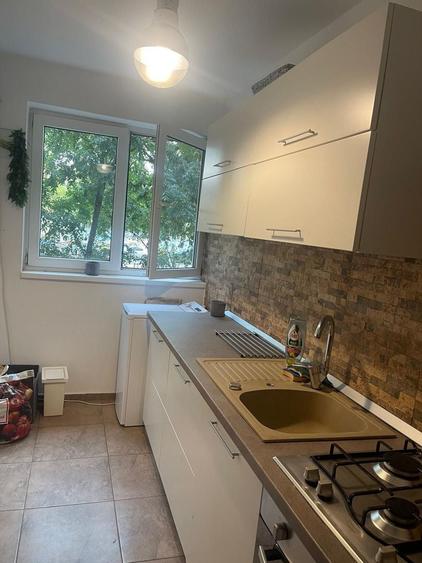 Apartament cu 2 camere semidecomandat în P-ța Victoriei