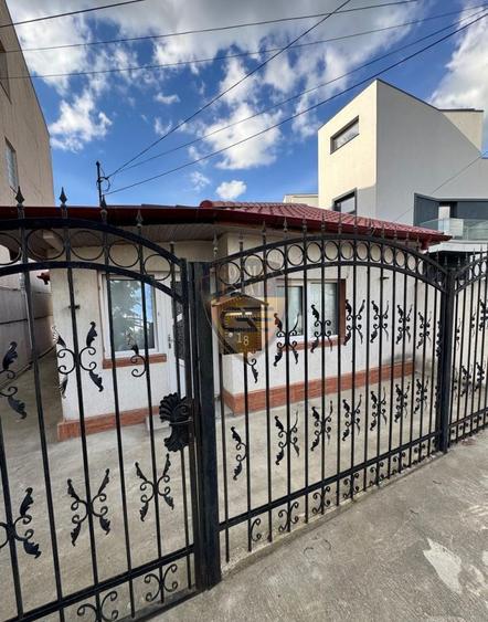 Casă cu 3 camere cu Canalizare în Delfinariu