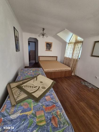 Casă cu 10 camere cu Teren 100 Mp în Corbu
