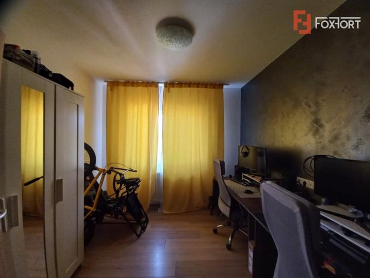 Apartament cu 3 camere semidecomandat, mobilat în UMT