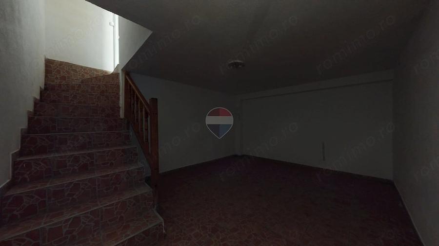 Apartament cu 3 camere semidecomandat în Florilor
