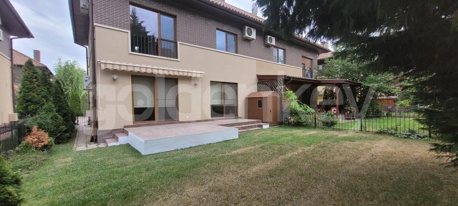 Duplex cu 5 camere cu Piscina în Iancu Nicolae