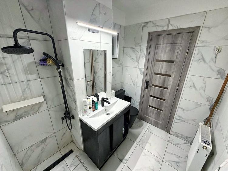 Apartament cu 3 camere decomandat în Republicii