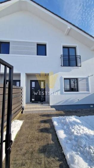 Apartament cu 4 camere decomandat în Remetea Mare