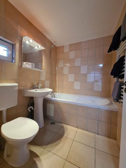 Apartament de inchiriat, 3 camere, la mansarda, decomandat Valea Aurie - 1