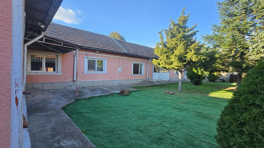 Propietate  km 4/5 .  1000 mp , din care 250 mp construcții - 2