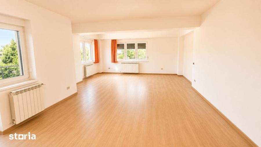 Casă cu 10 camere cu Teren 1300 Mp în Central