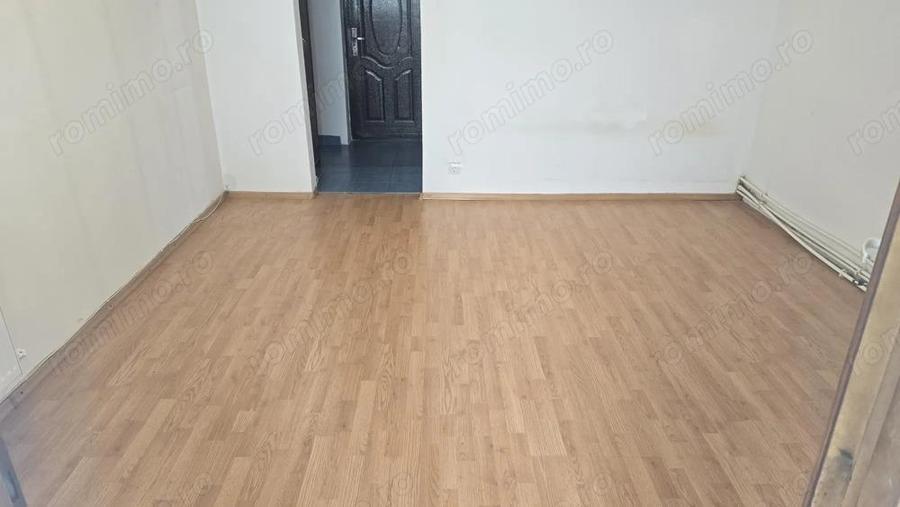 Vand garsoniera in Deva, zona I. Maniu, suprafata utila 31 mp, usa metalica, usi interioare - 16