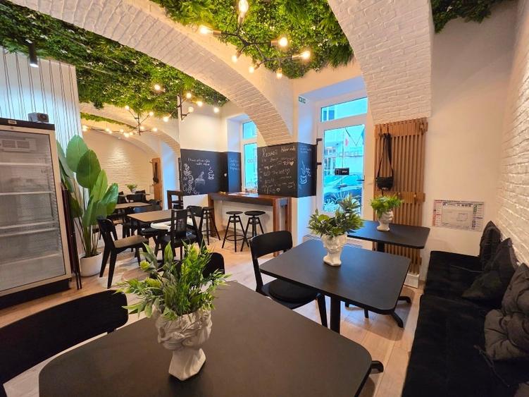 Spațiu comercial centru vechi Brasov utilat mobilat cafenea - 1