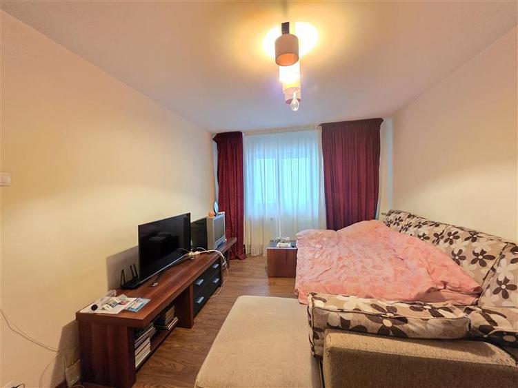 4 camere - centrala termica  -  parcare - Crangasi - 4