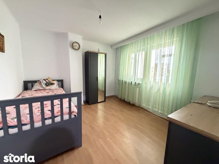 Chirie apartament 3 camere Mioveni, Centru, Et3, 2 balcaone,Bld. Dacia - 9