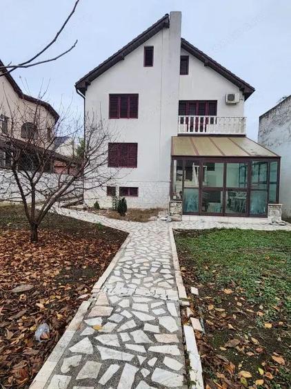 Casa individuala cu teren generos | Modern str. Mistral - Comision 0 - 1