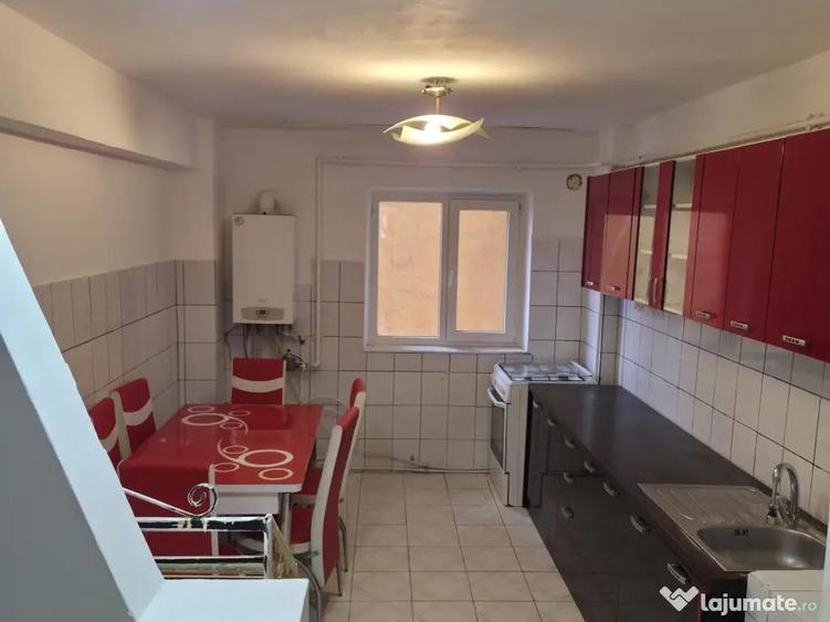 Apartament 3 camere decomandat Cetate - 1