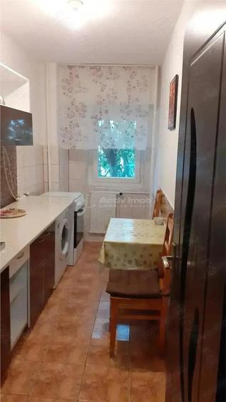 Vitan Mall - garsoniera - bloc izolat termic - 7