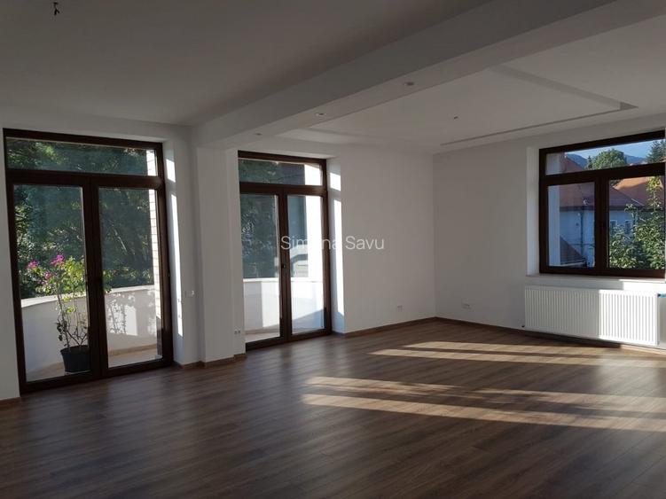 Apartament 4 camere in vila, pe 2 niveluri zona Central