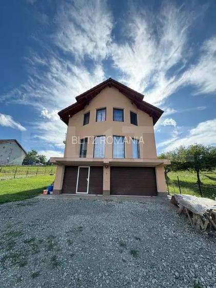 Casa de vanzare 140 mp, 5 ari teren, garaj interior zona Pensiunea Morariu