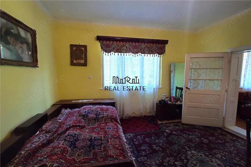 Teren generos si casa din caramida in satul istoric Tebea - 1