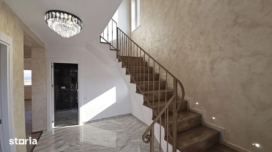 Casă cu 5 camere cu Teren 500 Mp în Exterior Vest