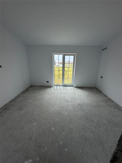 1/2 DUPLEX DE V#194;NZARE - MO#536;NI#538;A NOU#258; - 1