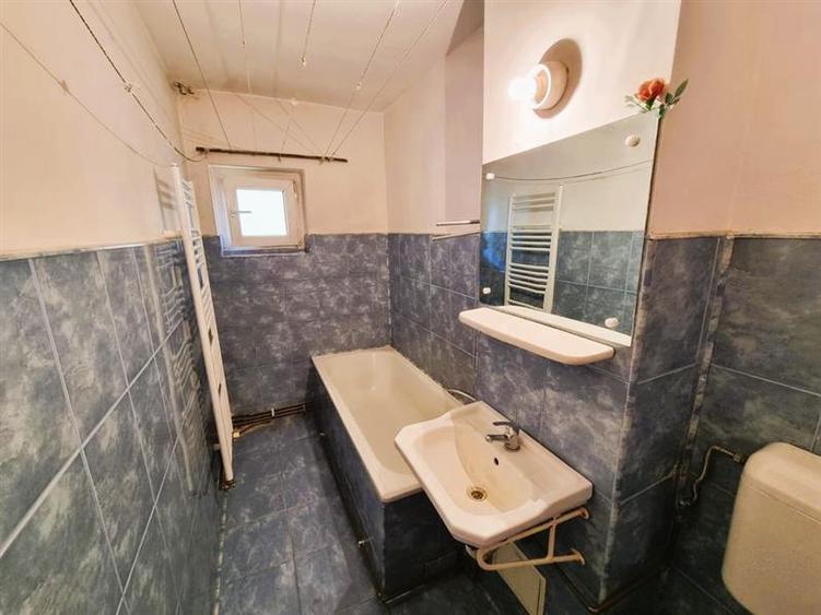 Apartament 3 camere, 2 bai, decomandat. Zona Racadau,Parcul Trandafirilor - 8