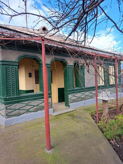 Casa cu poten?ial comercial in Grindu, jude?ul Ialomi?a - 18000 Euro - 1