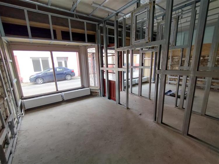 Oravita, Spatiu Com. (Apartament) 89MP, Zona Centrala, Pret Negociabil - 7