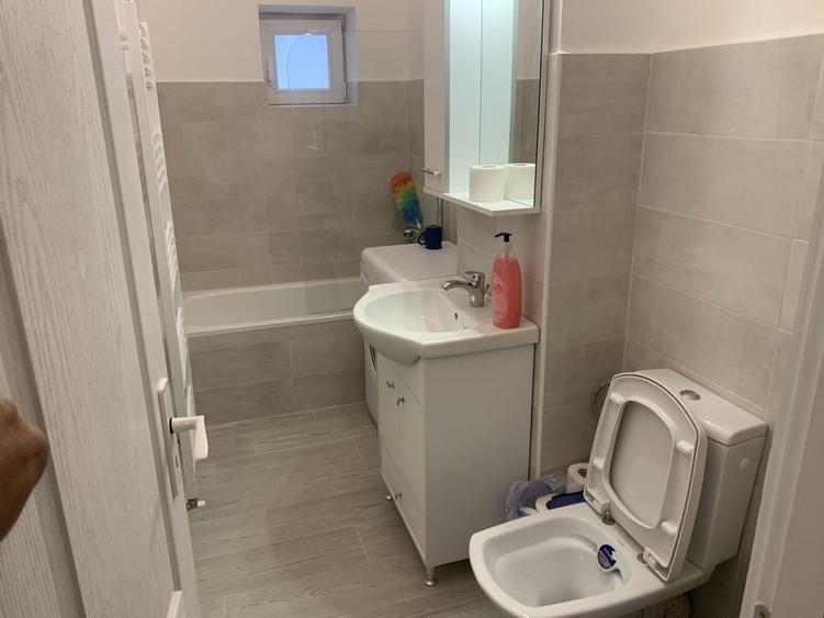 Apartament 2 camere  decomandat , etaj 2 , zona  Cetate - 5